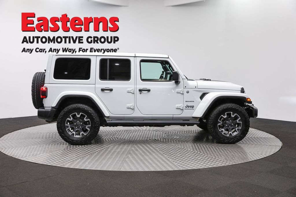Used 2024 Jeep Wrangler Unlimited Sahara w/ Dual Top Group AWD/4WD image 5