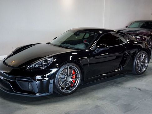 Used 2020 Porsche 718 Cayman GT4 RWD image 5