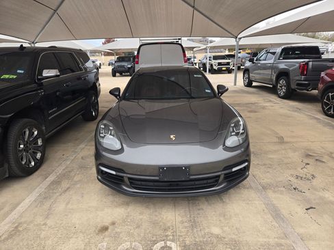 Used 2018 Porsche Panamera 4S image 3