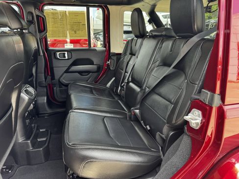 Used 2022 Jeep Wrangler Unlimited Sahara AWD/4WD image 28