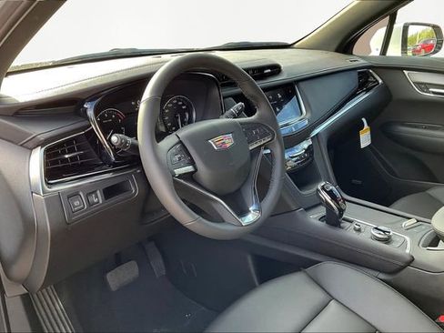 New 2025 Cadillac XT6 Luxury image 7