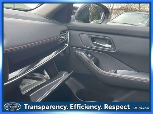 Certified 2025 Nissan Rogue SV image 34