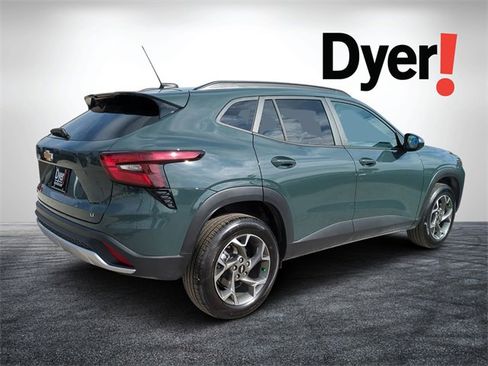 Certified 2025 Chevrolet Trax LT image 3