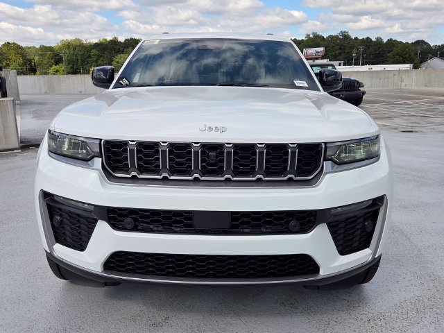 New 2027 Jeep Grand Cherokee Limited RWD image 2