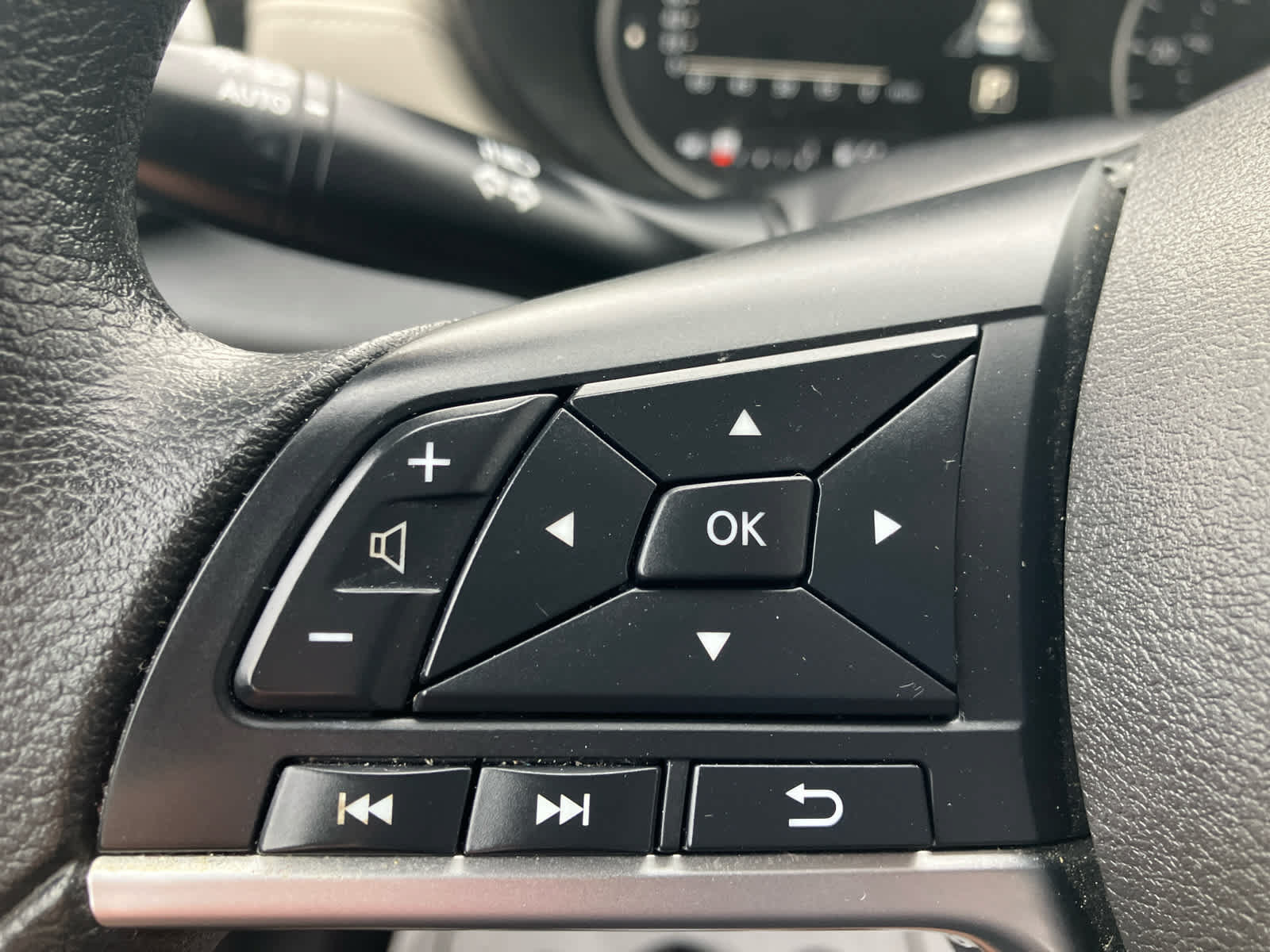 Used 2020 Nissan Versa SV FWD image 16