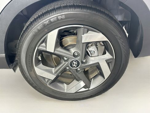Used 2025 Hyundai Venue SEL FWD image 11