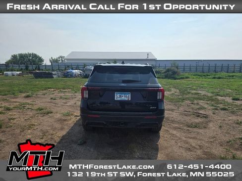 Used 2025 Ford Explorer ST-Line w/ ST-Line Street Pack AWD/4WD image 7