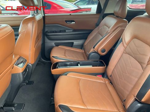 Used 2023 Nissan Pathfinder Platinum AWD/4WD image 32