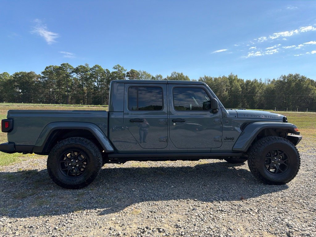 Used 2024 Jeep Gladiator Sport AWD/4WD image 9