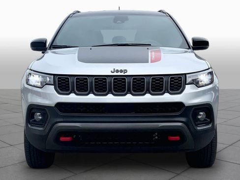 Used 2025 Jeep Compass Trailhawk w/ Trailer Tow Group AWD/4WD image 3