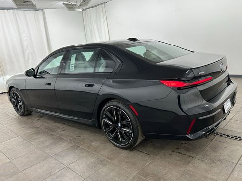 Used 2023 BMW 760i xDrive image 3