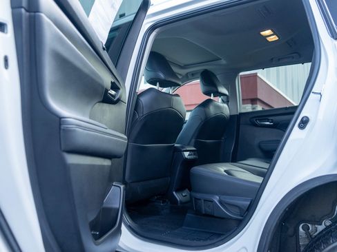 Used 2025 Toyota Highlander XLE image 30