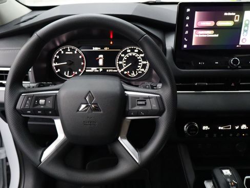 New 2026 Mitsubishi Outlander ES FWD image 15