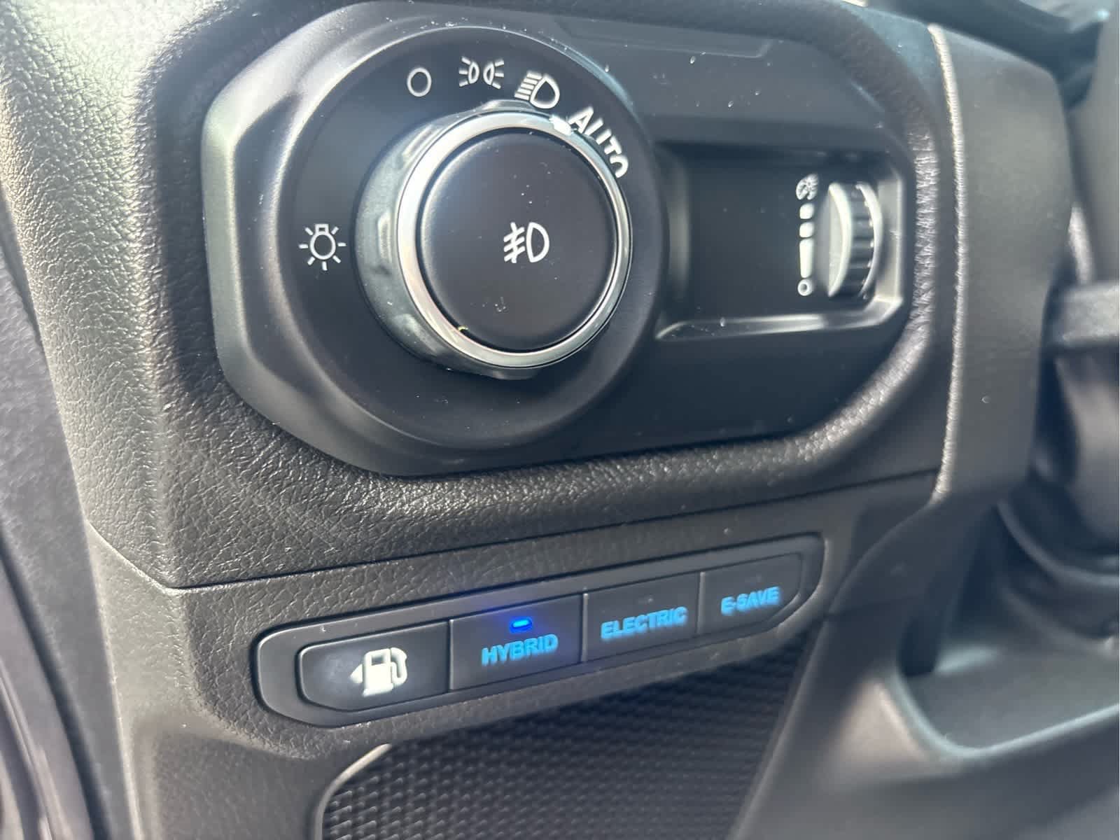 Used 2024 Jeep Wrangler Unlimited w/ Convenience Group AWD/4WD image 16