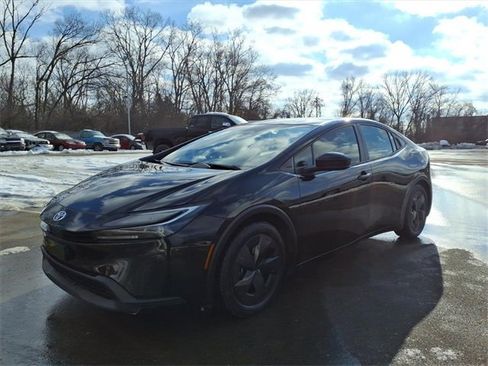 Certified 2024 Toyota Prius LE image 3