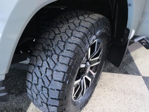 Used 2022 Toyota Tacoma TRD Sport w/ Technology Package RWD image 9