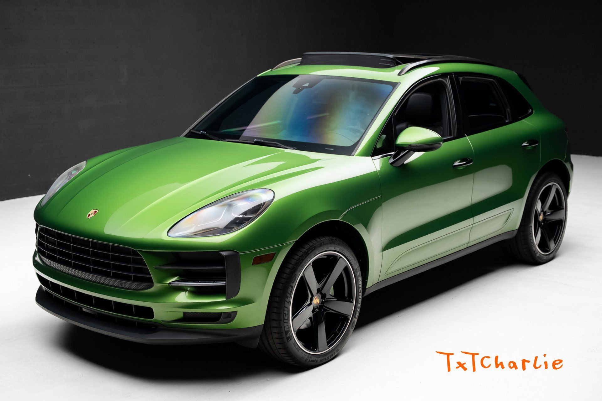 Used 2019 Porsche Macan AWD/4WD image 1