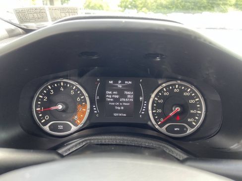 Used 2018 Jeep Renegade Latitude AWD/4WD image 14