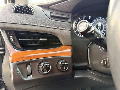 Used 2017 Cadillac Escalade Luxury AWD/4WD image 31