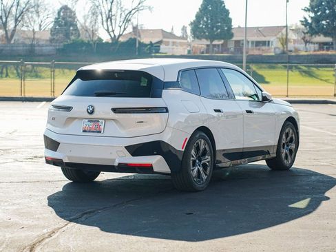 Used 2025 BMW iX xDrive50 w/ Premium Package image 5