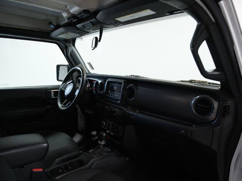 Used 2023 Jeep Gladiator Sport AWD/4WD image 16