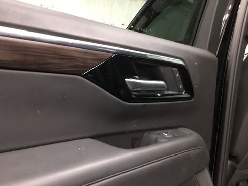 Used 2025 Chevrolet Tahoe Z71 w/ Comfort Package image 15