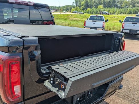 Used 2024 GMC Sierra 1500 Denali Ultimate AWD/4WD image 4