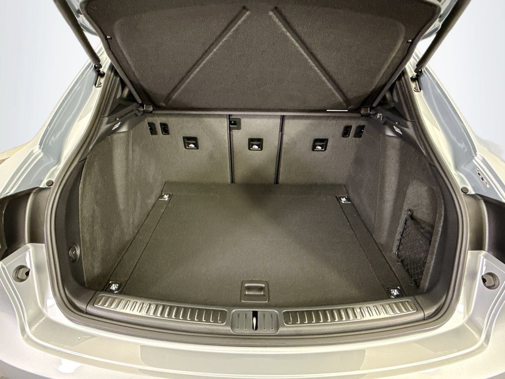 Used 2026 Porsche Macan AWD/4WD image 29
