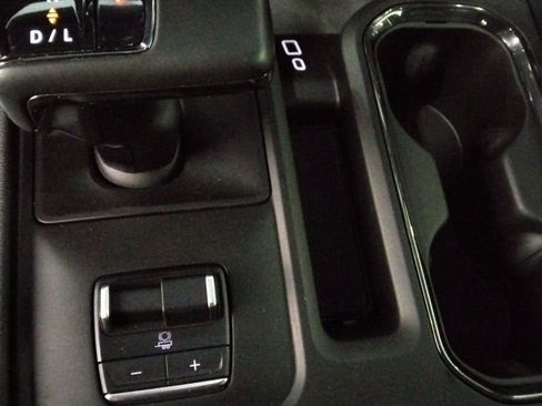 Used 2024 GMC Sierra 1500 AT4 w/ Technology Package image 17