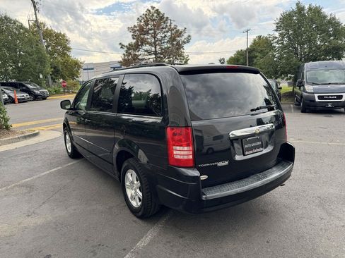 Used 2008 Chrysler Town & Country Touring FWD image 17
