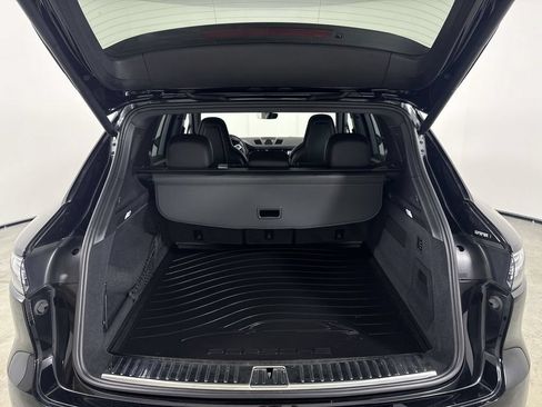 Certified 2023 Porsche Cayenne Platinum Edition AWD/4WD image 21