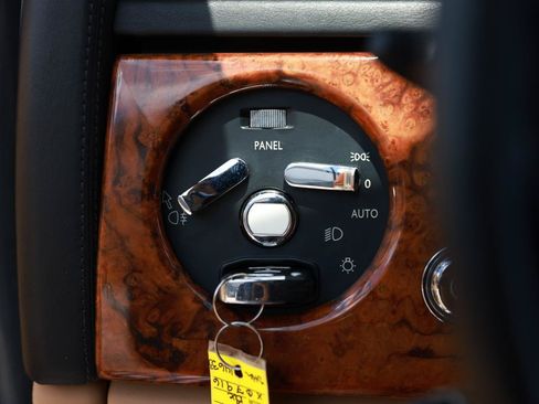 Used 2006 Rolls-Royce Phantom Sedan RWD image 37