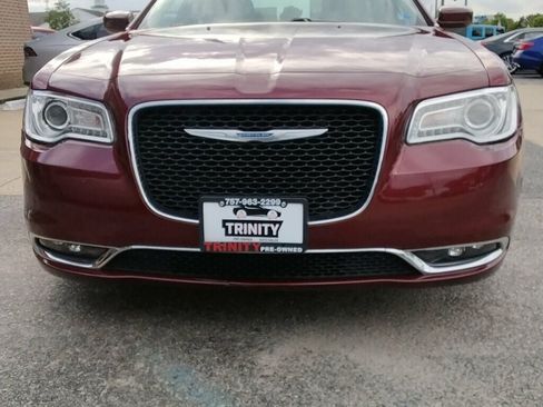 Used 2018 Chrysler 300 Touring w/ Driver Convenience Group RWD image 6