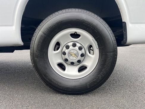 Used 2024 Chevrolet Express 2500 w/ Driver Convenience Package image 10