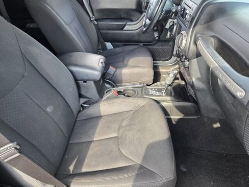 Used 2018 Jeep Wrangler Unlimited Sport w/ Connectivity Group image 13