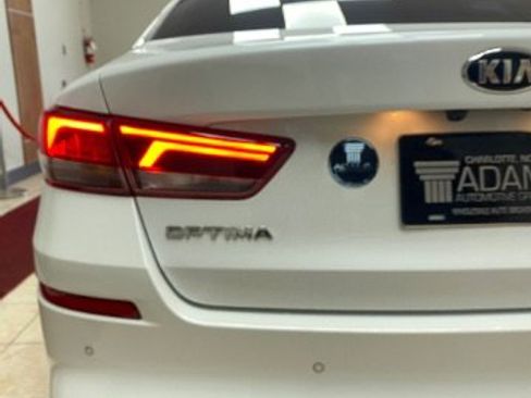 Used 2020 Kia Optima SE FWD image 11