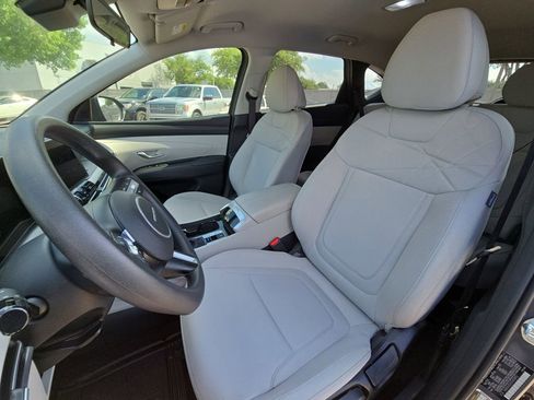 Certified 2025 Hyundai Tucson SE FWD image 14
