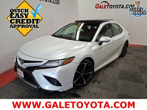 Used 2018 Toyota Camry XSE image 1