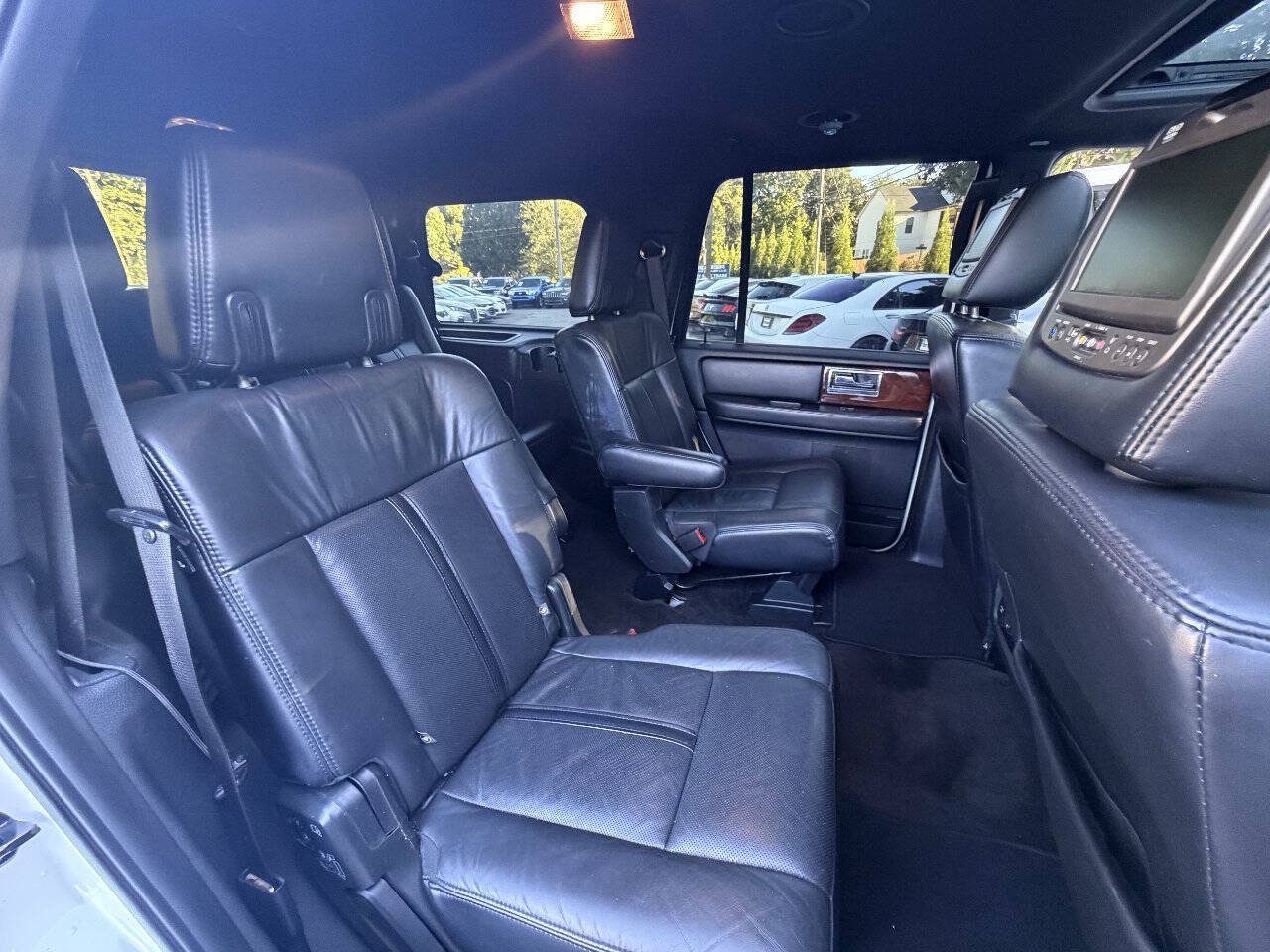 Used 2015 Lincoln Navigator 2WD image 17