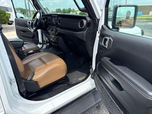 Used 2021 Jeep Wrangler Unlimited Sahara AWD/4WD image 30