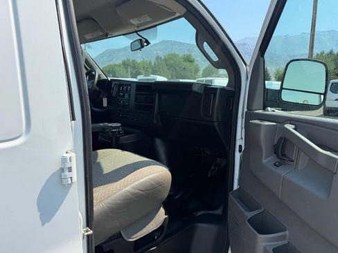 Used 2021 Chevrolet Express 2500 RWD image 16