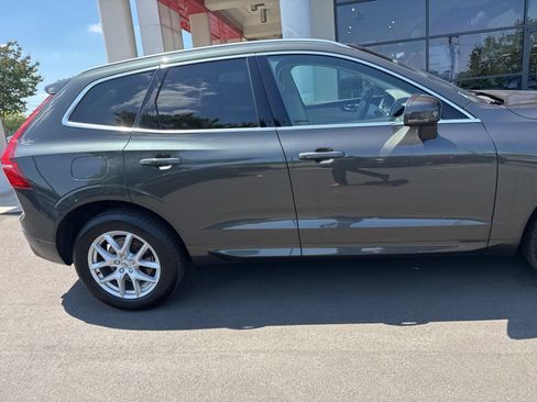 Used 2019 Volvo XC60 T5 Momentum w/ Premium Package FWD image 12