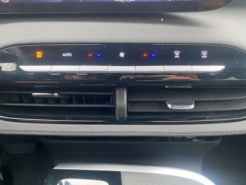 Used 2025 Buick Enclave Preferred image 26