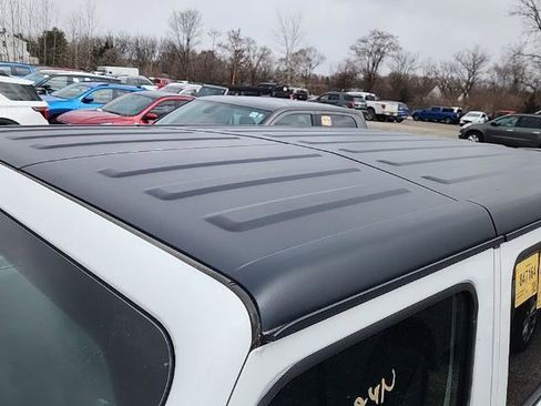 Used 2021 Jeep Wrangler Unlimited Sahara w/ Uconnect 4C Nav & Sound Group image 13