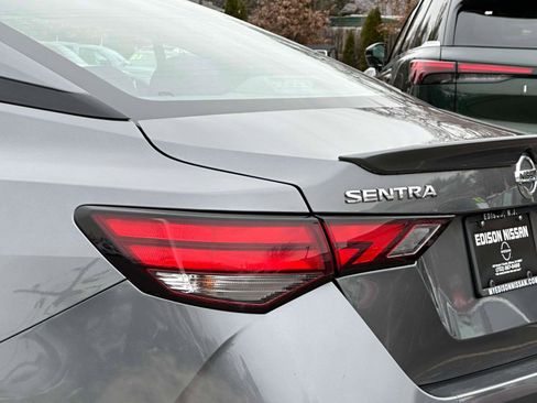 Used 2022 Nissan Sentra SR w/ Trunk Package image 8