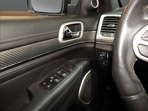 Used 2020 Jeep Grand Cherokee SRT image 31