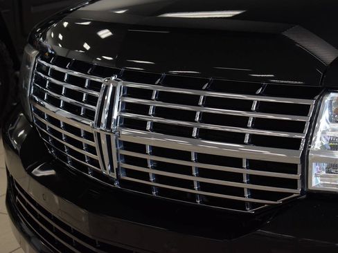Used 2014 Lincoln Navigator 2WD image 20