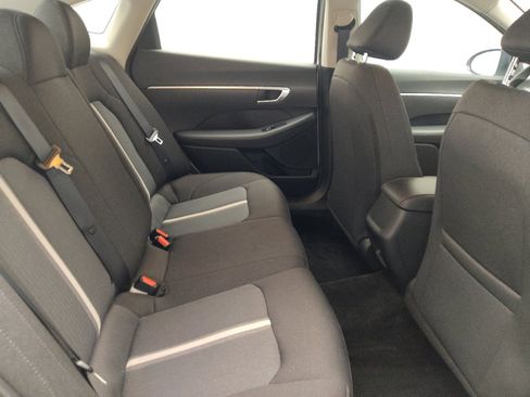 Used 2021 Hyundai Sonata SE w/ Winter Weather Package FWD image 19