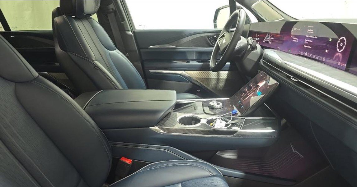 Used 2025 Cadillac Escalade IQ Sport 2 AWD/4WD image 5