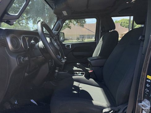 Used 2020 Jeep Gladiator Sport w/ Trailer Tow Package AWD/4WD image 9
